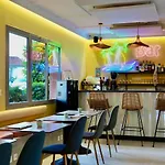 Sure By Western Aeroport Hotel Biarritz