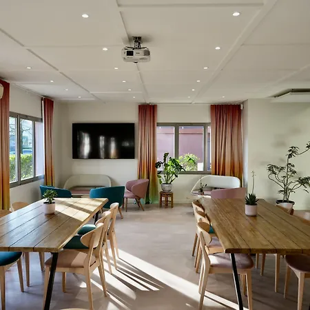 Sure By Western Aeroport Hotel Biarritz