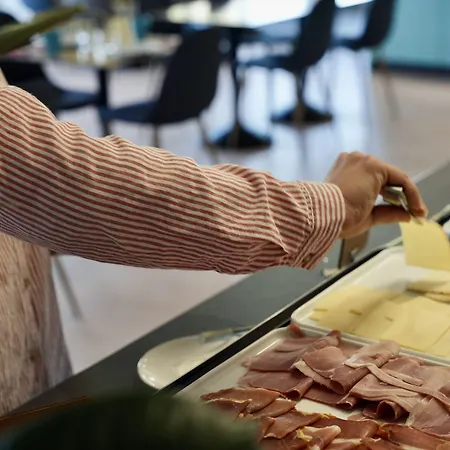 Sure By Western Aeroport Hotel Biarritz