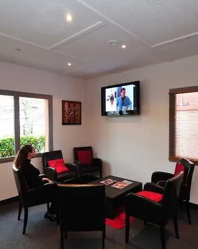 Sure By Western Aeroport Біарріц