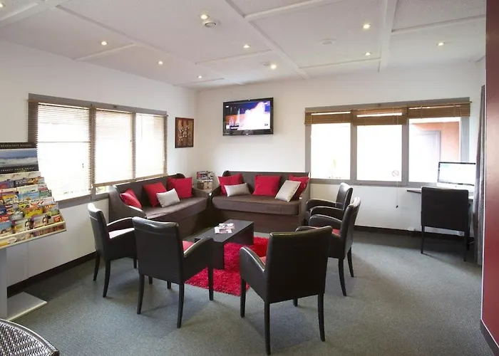 Sure By Western Aeroport מלון