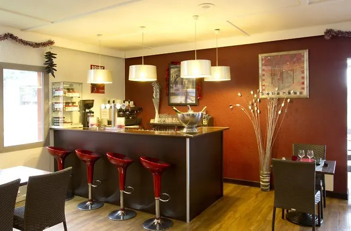 Готель Sure By Western Aeroport 3*