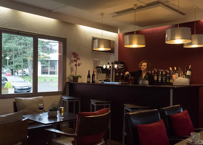 Sure By Western Aeroport Готель