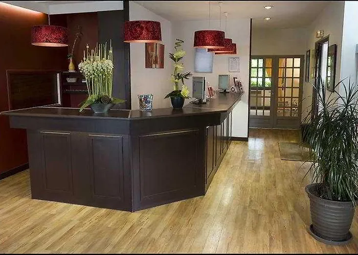 Sure By Western Aeroport מלון