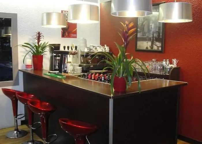 Sure By Western Aeroport Готель