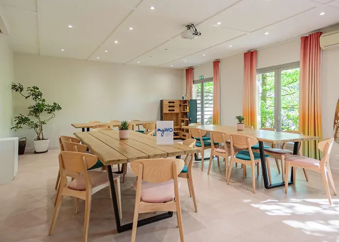 Sure By Western Aeroport מלון 3*