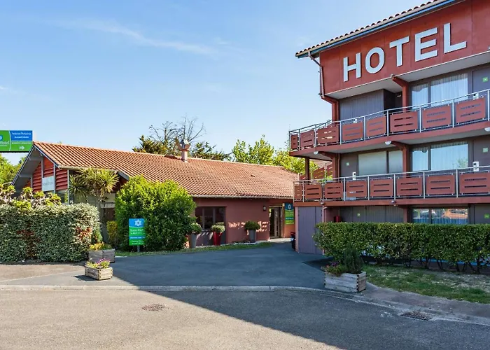 Sure By Western Aeroport Готель