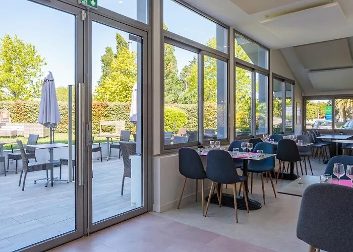 Sure By Western Aeroport Готель Біарріц