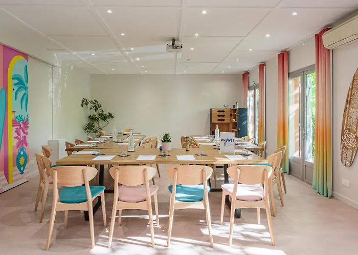 Sure By Western Aeroport 3* Біарріц