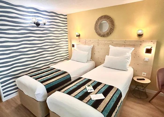 Готель Sure By Western Aeroport Біарріц