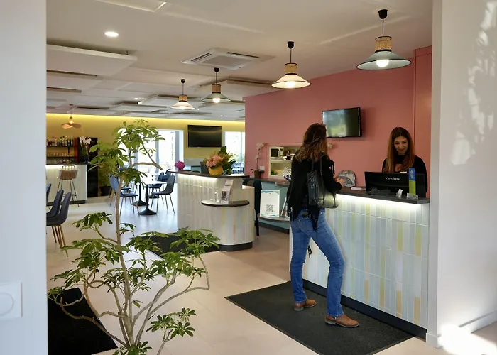 Sure By Western Aeroport 3* Біарріц