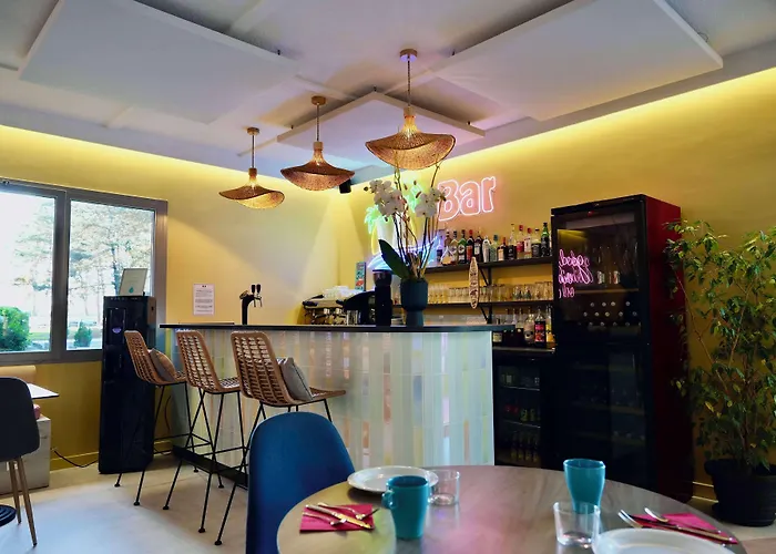 Sure By Western Aeroport Біарріц