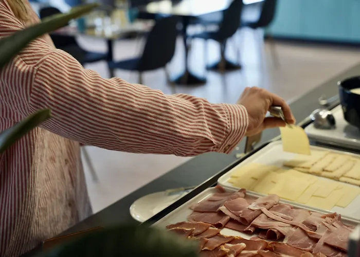 Sure By Western Aeroport Готель Біарріц