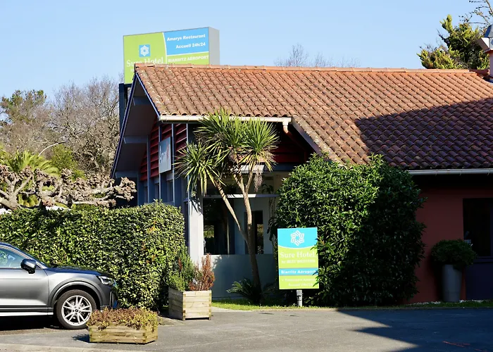 Sure By Western Aeroport Готель Біарріц