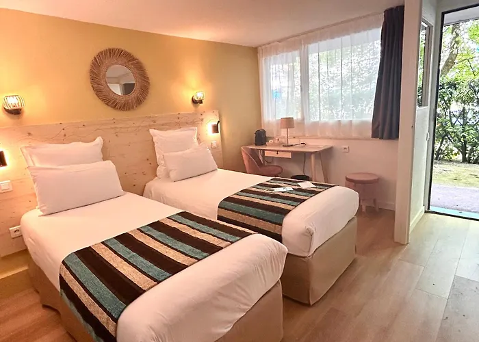 Sure By Western Aeroport Готель Біарріц