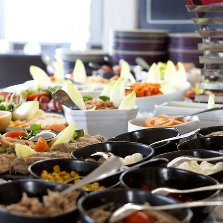 Sure By Western Aeroport Hotell Biarritz