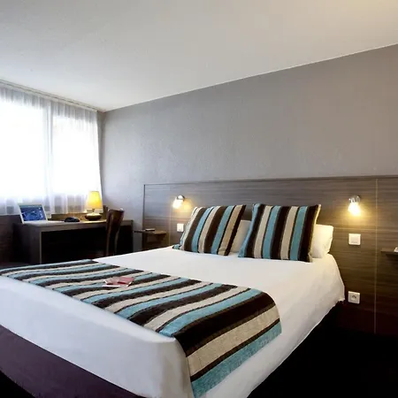 Готель Sure By Western Aeroport 3*