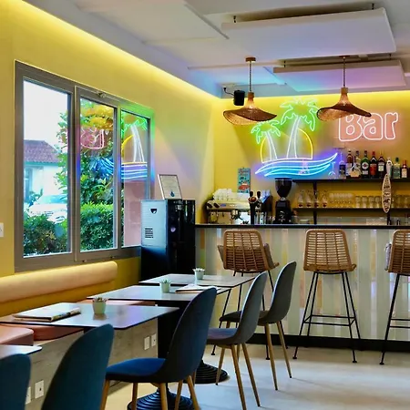Sure By Western Aeroport Hotell Biarritz