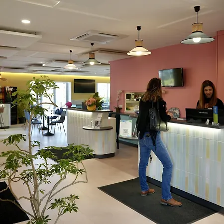 Sure By Western Aeroport 3* Биарриц