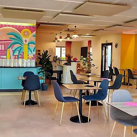 Sure By Western Aeroport Szálloda 3*