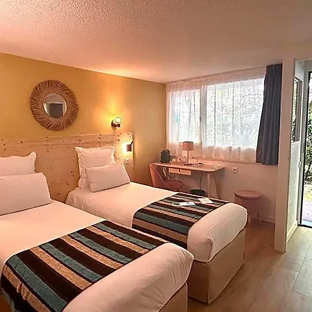 Sure By Western Aeroport Szálloda 3*
