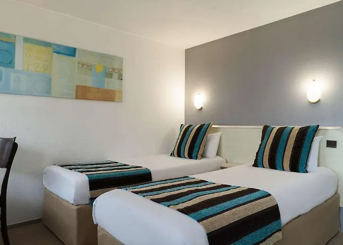 Sure By Western Aeroport 3*