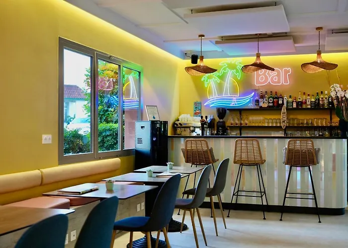 Sure By Western Aeroport Hotel Biarritz