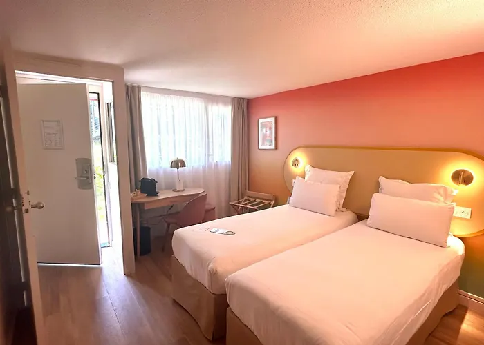 Sure By Western Aeroport Hotel Biarritz